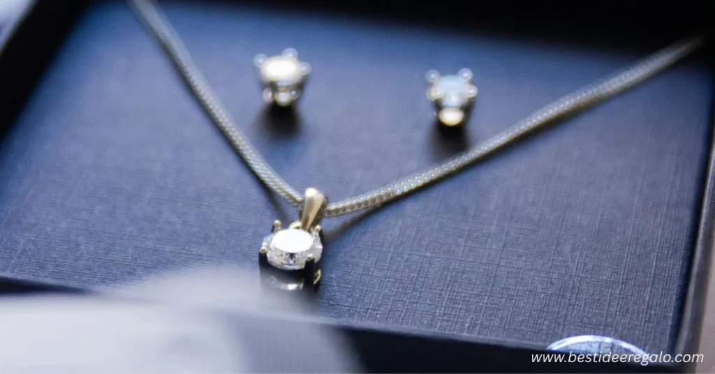 Set di gioielli (Collana + Orecchini + Bracciale)